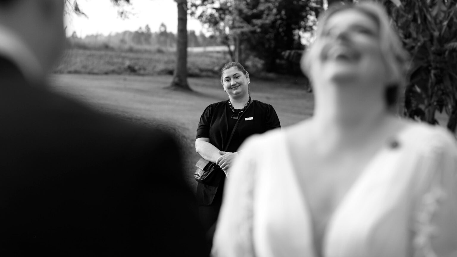 ASSESSORA DE EVENTOS OLHANDO PARA OS NOIVOS